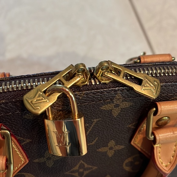Louis Vuitton monogram alma BB w/ strap - Picture 3 of 7